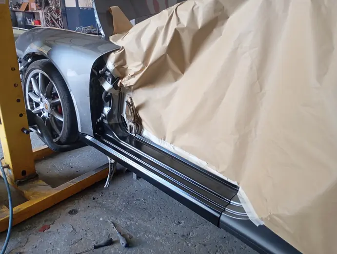Porsche 997 Carrera 4S, bas de caisse avant réparation