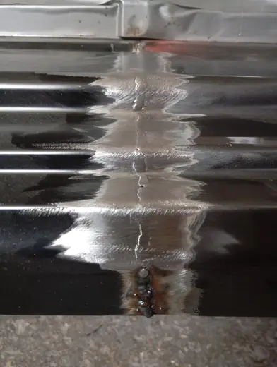 Soudure et finition sur bas de caisse automobile